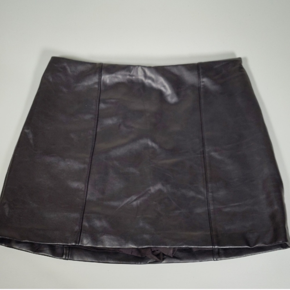 Abercrombie & Fitch black faux leather mini skirt skort M